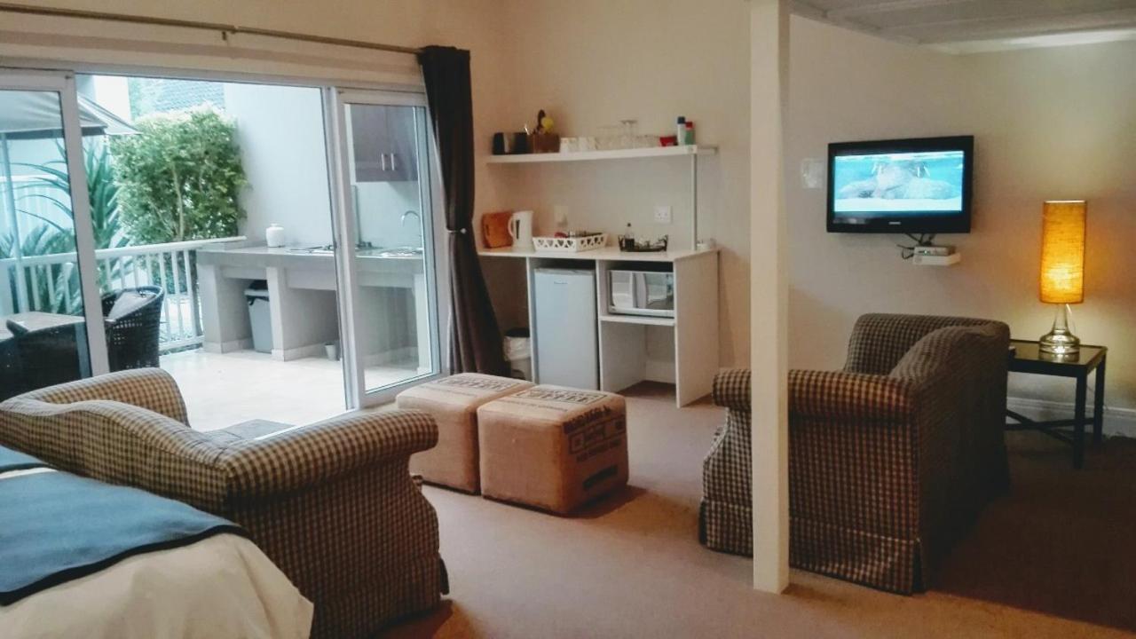 โควี ริเวอร์ เกสท์เฮาส์ Hotel พอร์ตอัลเฟรด ภายนอก รูปภาพ